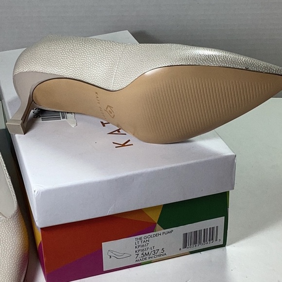 Katy Perry

The Golden Pump - Picture 11 of 11